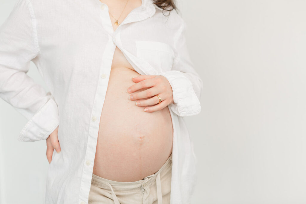 maternity photographer in Portland