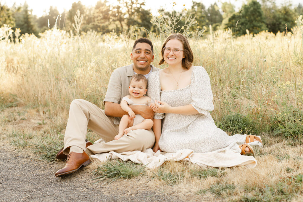 Family choosing complementary colors for a photo session