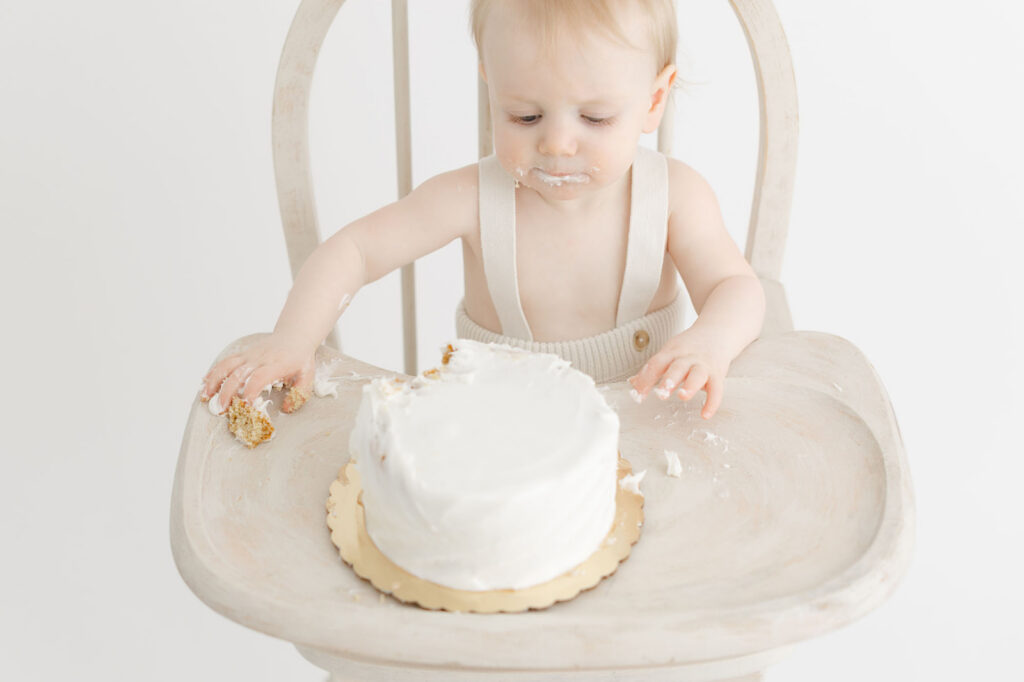 Minimalist newborn portrait photography in Portland Oregon