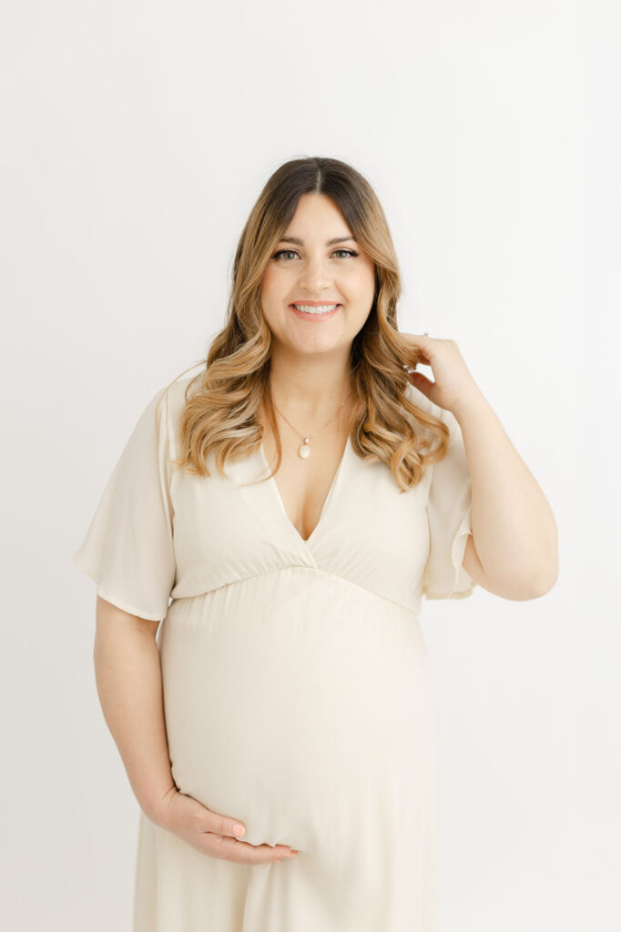 Portland maternity photographer documenting expecting mother